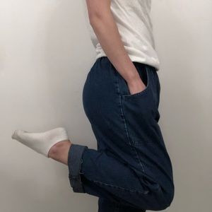 HIGH WAISTED MOM JEANS